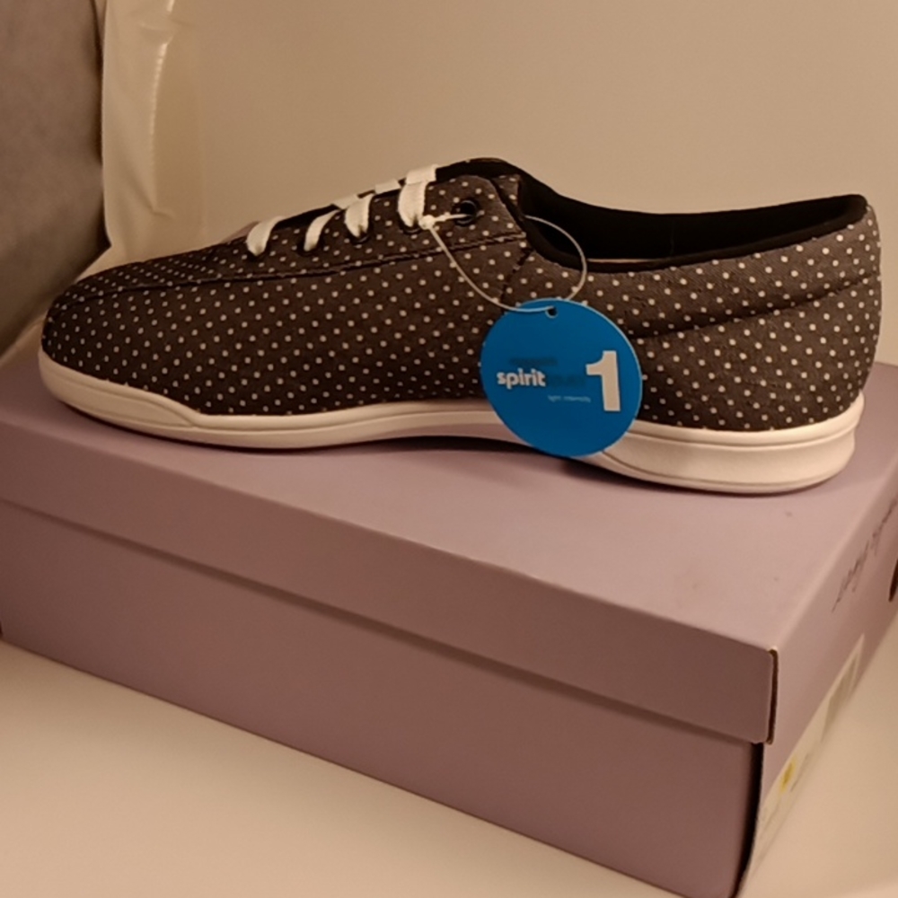 Women's size 9 Easy Spirit, new in box, black w/ white polka dots